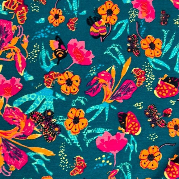 NWT LuLaRoe Irma tunic style shirt. Size XS - Picture 2 of 8